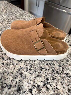 Women’s Sueded Buckle Clog Mules - Tan